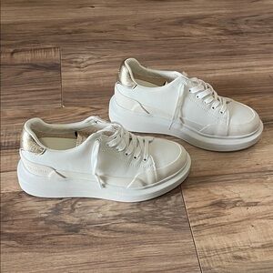 Vintage Havana White and Gold Sneakers Women’s Size 7.5